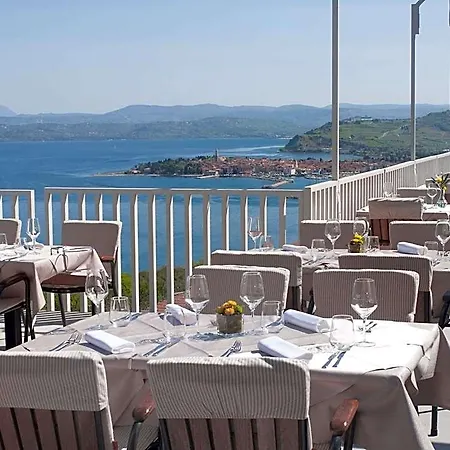 Cliff Belvedere Hotell 4*